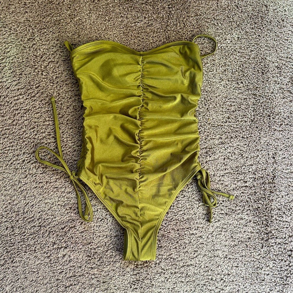 Women’s Fashion Nova One Piece Swimsuit BRAND NEW WITH TAGS